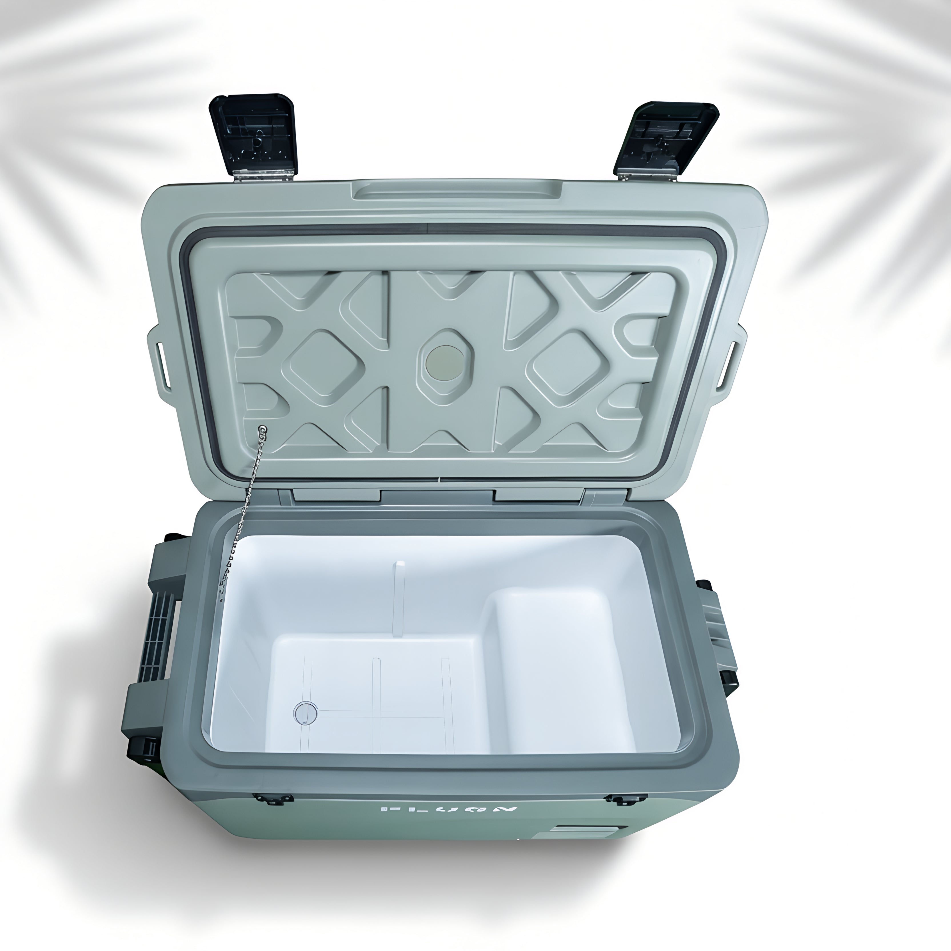 FR42i portable fridge freezer with large capacity to stock food, snacks and drinks.